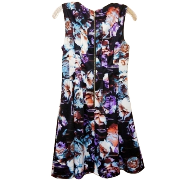 Vince Camuto | Floral Fit & Flare Sleeveless Scuba Dress (Size 8 Petite) - Picture 8 of 8
